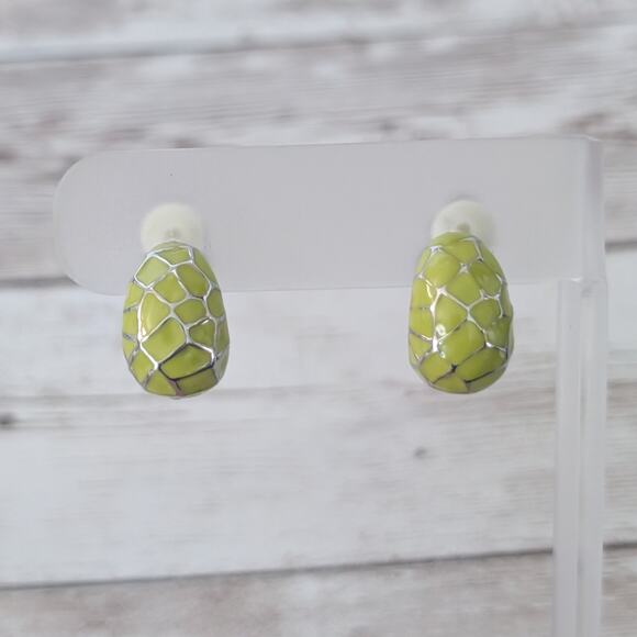 Vintage Clip On Earrings Retro Lime Green with Silver Tone Curved - Picture 1 of 9
